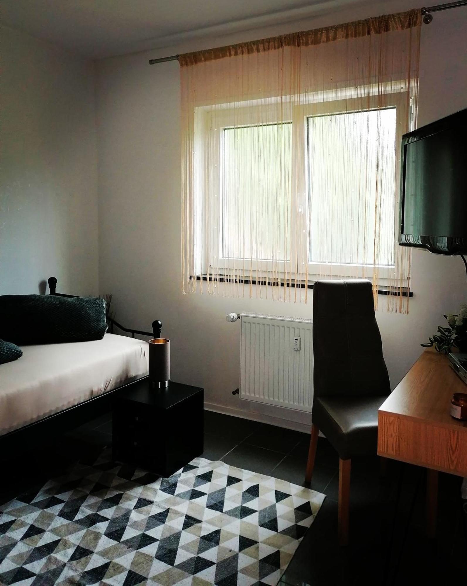 Modernes Apartment - Нойштадт-ан-дер-Вайнштрасе Экстерьер фото